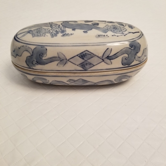Vintage Blue and White Ceramic Trinket Box - Picture 2 of 5